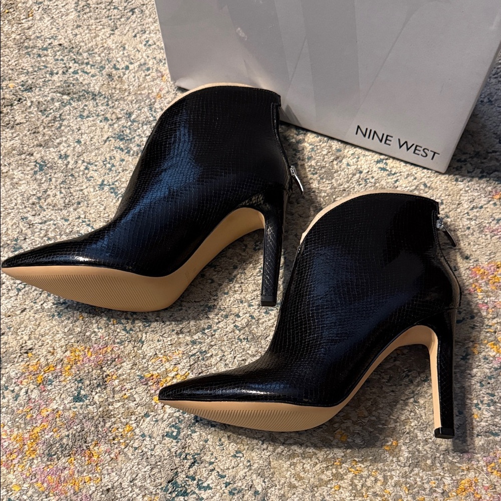 Nine West NIB Danie3 Glossy Black Heeled Boots 9